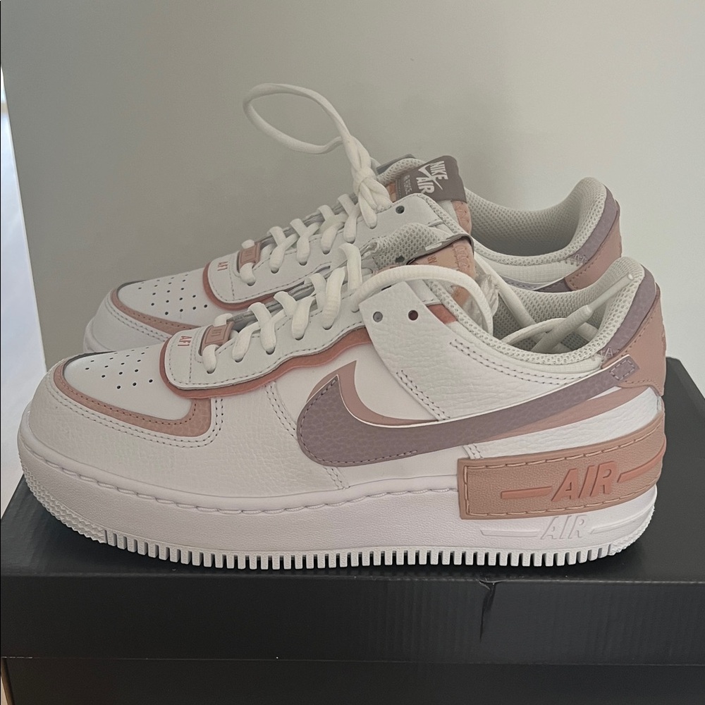 Nike Women's White and Mauve Sneakers